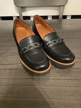Naturalizer Black Chain-Trim Loafers with Tan Welt